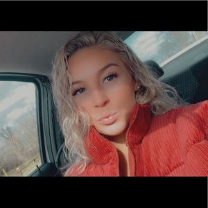 Meet your Posher, Desiree